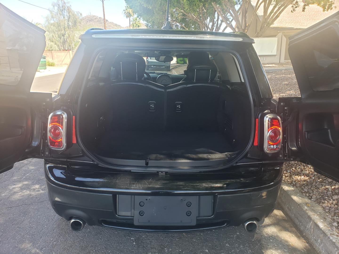 2014 /gray and black Mini Clubman s (WMWZG3C58ET) with an 1.6L L4 DOHC 16V engine, 4-Speed Automatic transmission, located at 323 E Dunlap Ave., Phoenix, AZ, 85020, (602) 331-9000, 33.567677, -112.069000 - Photo#15